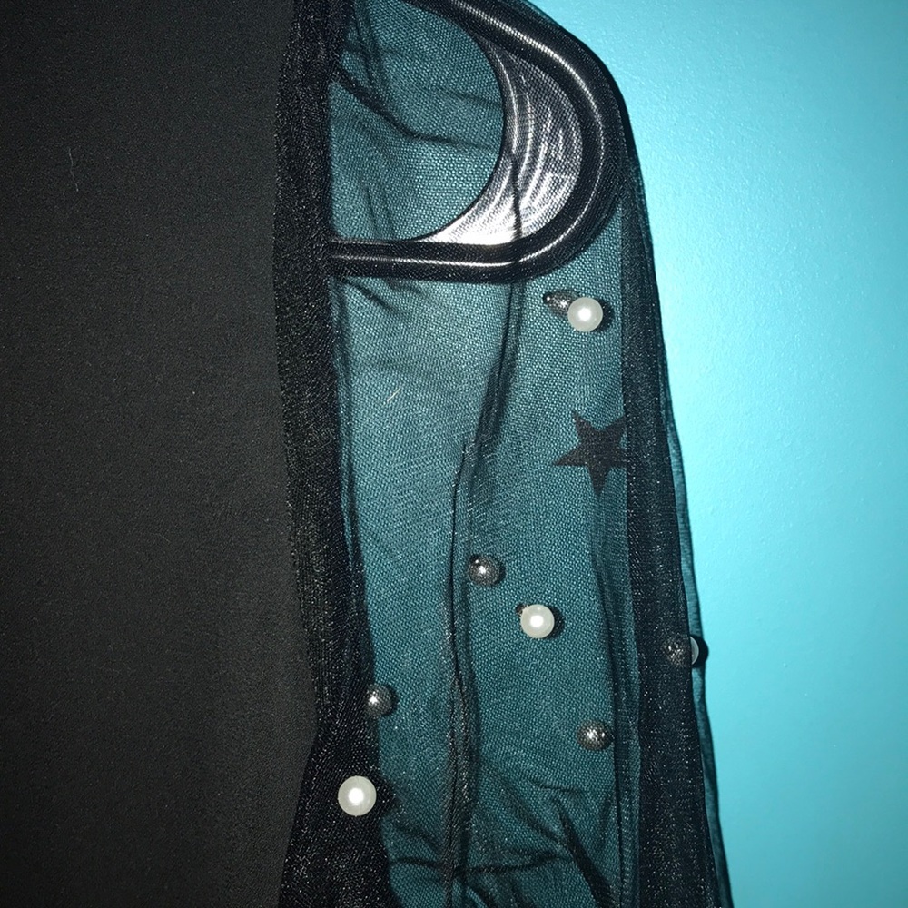 blouse - Picture 2 of 3